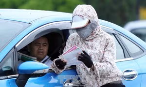 Bắt 8 “phe vé” trận Việt Nam-Thái Lan