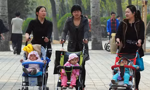 Trung Quốc dừng chính sách một con: Quyết sách muộn màng?