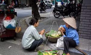 Triển lãm “Gánh số phận, nhặt tương lai”