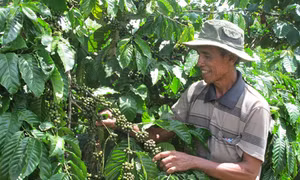 Ông Drung Yuir giúp dân ấm no