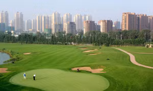 Trung Quốc cách chức quan chức đi đánh golf trong giờ làm việc