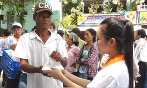 Cơm miễn phí 'tiếp sức' cho sĩ tử mùa thi 