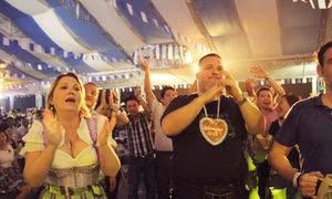 Náo nhiệt Lễ hội bia Đức Oktoberfest