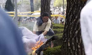 Một người Hàn Quốc tự thiêu trước Đại sứ quán Nhật Bản 