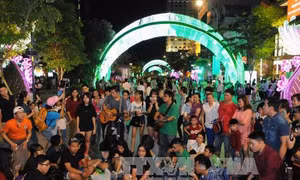 Thành phố Hồ Chí Minh rực rỡ chào đón năm mới 2016