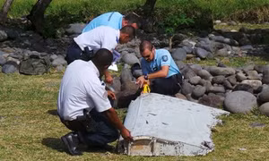 Phi công phát hiện vật thể lớn trôi nổi gần đảo Reunion nghi của MH370