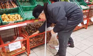 Một nửa dân Nga phàn nàn thiếu tiền