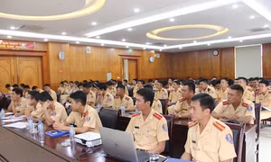 Cảnh sát giao thông Hà Nội nâng cao kỹ năng dẫn đoàn