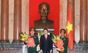 Thăng quân hàm Đại tướng cho đồng chí Ngô Xuân Lịch và Đỗ Bá Tỵ