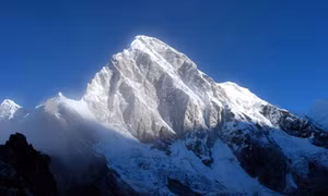 Trung Quốc xây hầm đường sắt xuyên núi Everest