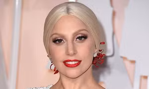 Lady Gaga giành danh hiệu "Người phụ nữ của năm" 