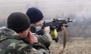 OSCE xác nhận quân đội Ukraine rút vũ khí khỏi miền Đông