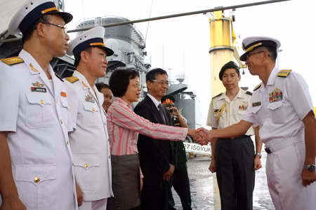 Tàu lực lượng Tự vệ biển Nhật Bản thăm Đà Nẵng ảnh 1