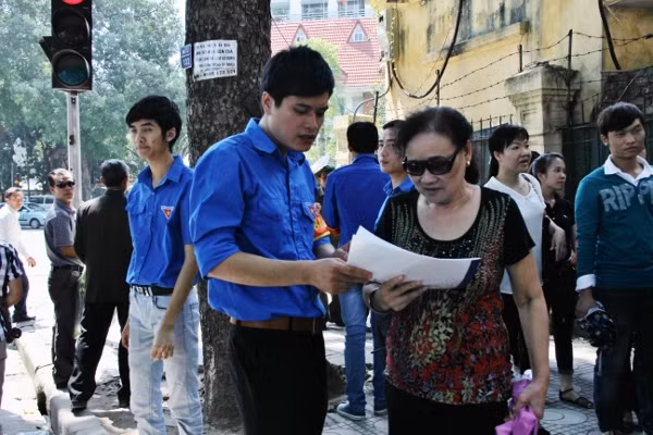 Những chiếc áo xanh gửi lời tri ân Người ảnh 5
