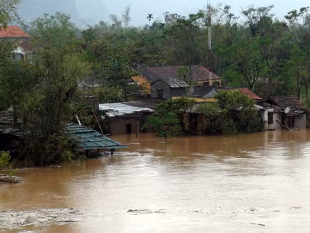 Miền Trung kiên cường ứng phó với mưa to, lũ lớn ảnh 1