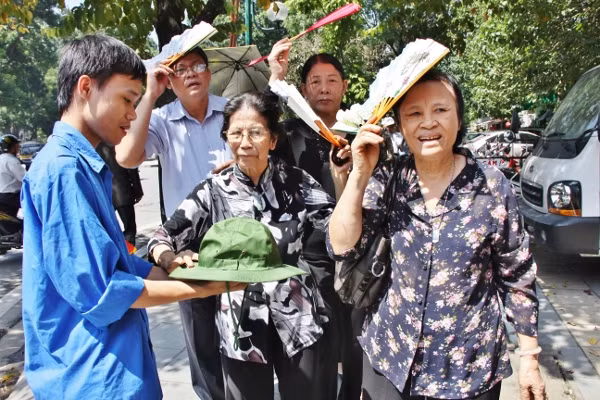 Những chiếc áo xanh gửi lời tri ân Người ảnh 4