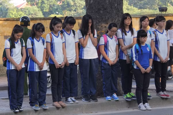 Thế hệ trẻ cả nước đến viếng Đại tướng Võ Nguyên Giáp ảnh 4