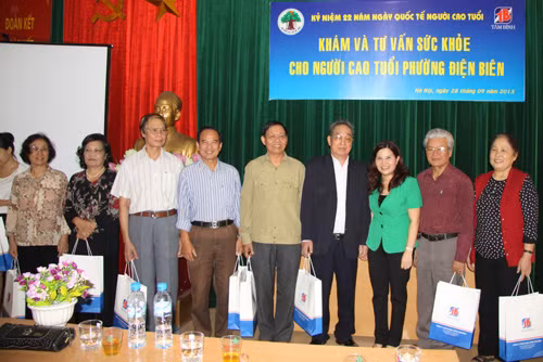 TGĐ Công ty Dược phẩm Tâm Bình được trao tặng Cúp Thánh Gióng ảnh 4