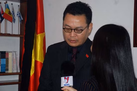 Phái đoàn Việt Nam tại Geneva tổ chức viếng và mở sổ tang Đại tướng ảnh 2