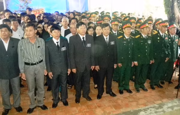 Nước mắt tuôn rơi trên quê nhà Đại tướng ảnh 1