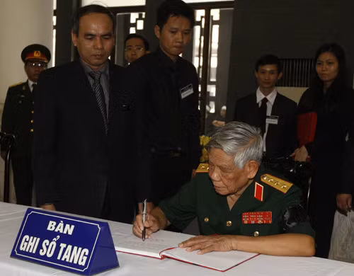 Lãnh đạo Đảng, Nhà nước, Chính phủ chia buồn với tang quyến Đại tướng ảnh 8