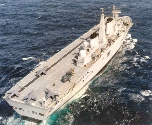 Hải quân Anh rao bán tàu sân bay duy nhất ảnh 1