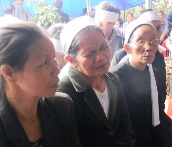 Nước mắt tuôn rơi trên quê nhà Đại tướng ảnh 2