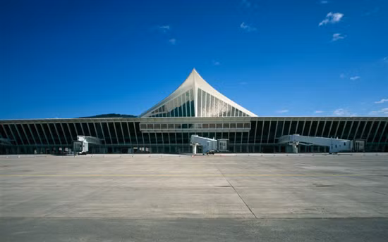 Những sân bay đẹp, hiện đại nhất trên thế giới ảnh 16