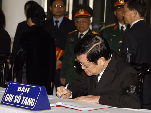Lãnh đạo Đảng, Nhà nước, Chính phủ chia buồn với tang quyến Đại tướng ảnh 4