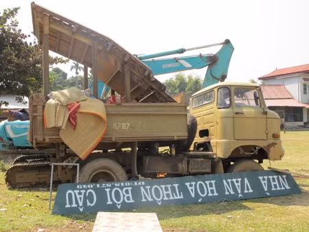 Bức xúc chuyện khai thác cát, dân trói công an ảnh 1