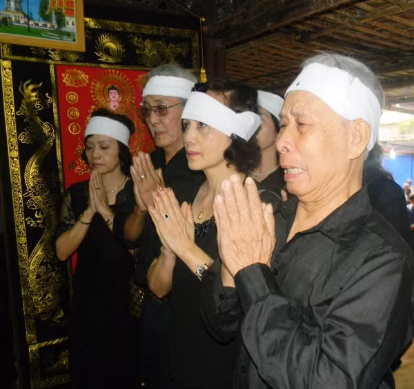 Nước mắt tuôn rơi trên quê nhà Đại tướng ảnh 3