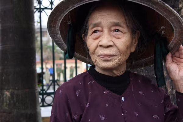 Đội mưa chờ vào viếng Đại tướng ảnh 2