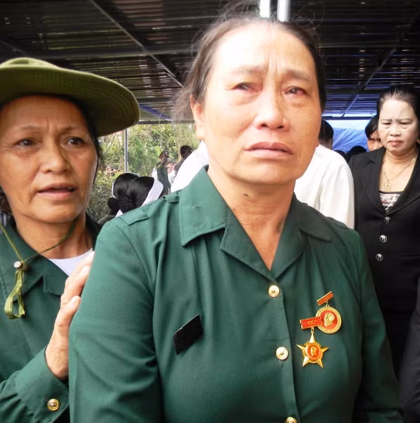 Nước mắt tuôn rơi trên quê nhà Đại tướng ảnh 4