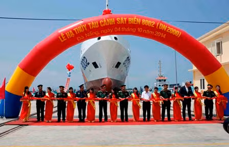 Hạ thủy tàu Cảnh sát biển đa năng 8002 ảnh 1
