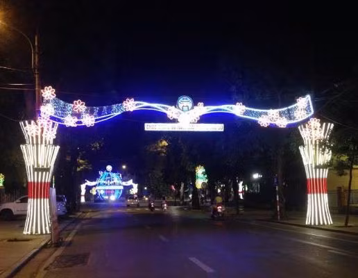Rực rỡ kỷ niệm 60 năm Giải phóng Thủ Đô ảnh 5