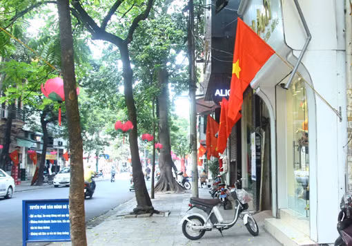 Hà Nội xôn xao đón 60 năm giải phóng ảnh 2
