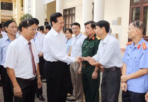Thủ tướng Nguyễn Tấn Dũng tiếp xúc cử tri Hải Phòng ảnh 2