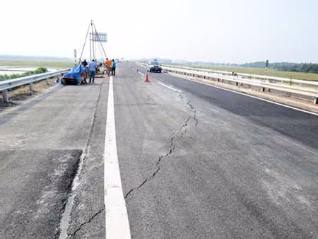 Nguyên nhân vết nứt mặt đường cao tốc Nội Bài - Lào Cai ảnh 1