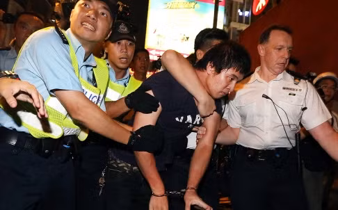 Sau ẩu đả, người biểu tình Hong Kong hủy đàm phán ảnh 2