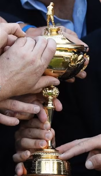 Ryder Cup: Hat-trick ngọt ngào của golf thủ châu Âu ảnh 2