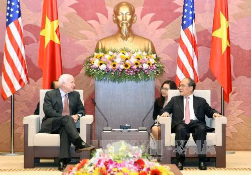 Chủ tịch Quốc hội tiếp Thượng nghị sĩ Mỹ John McCain ảnh 1