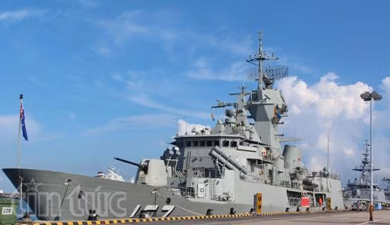 Nhiều tàu chiến hiện đại quy tụ tại căn cứ Hải quân Singapore ảnh 4
