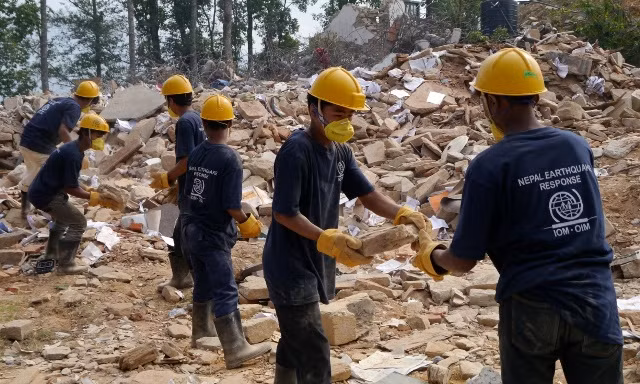 'Dư chấn' tâm lý một tháng sau động đất Nepal ảnh 3