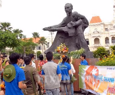 Bộ Chính trị ra chỉ thị về công tác đối với người Việt Nam ở nước ngoài ảnh 1
