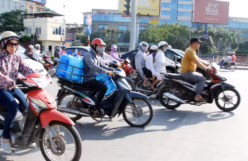 Nhiệt độ Hà Nội vượt 39 độ, người dân lo đối phó ảnh 6
