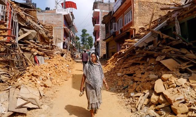 'Dư chấn' tâm lý một tháng sau động đất Nepal ảnh 1