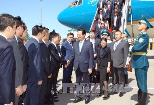 Thủ tướng Nguyễn Tấn Dũng tới Kazakhstan ảnh 1