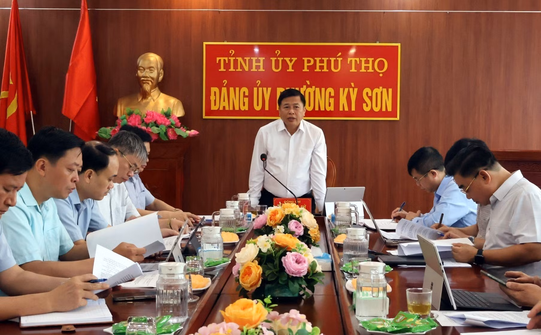 Đoàn công tác UBND tỉnh Phú Thọ làm việc với UBND phường Kỳ Sơn về Dự án cấp bách đê ngăn lũ chống ngập úng Pheo - Chẹ hạ du sông Đà.