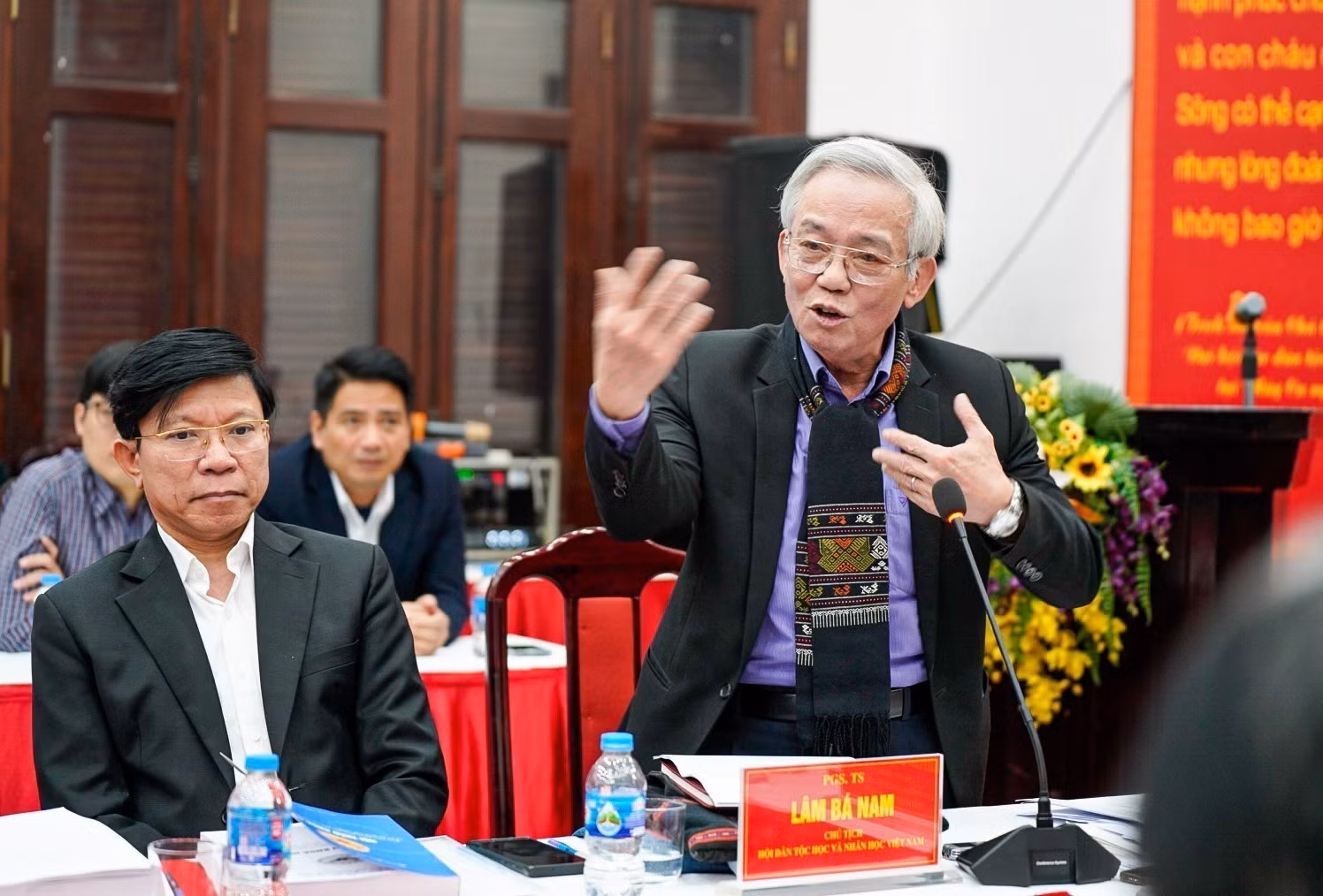 PGS.TS Lâm Bá Nam tham luận tại Hội thảo. Ảnh: Khánh Hoà - TTXVN
