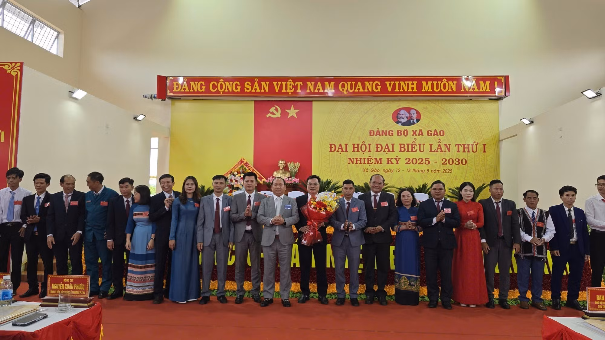 Ban Chấp hành Đảng bộ xã Gào, tỉnh Gia Lai, nhiệm kỳ 2025-2030 ra mắt Đại hội. Ảnh: Hồng Điệp - TTXVN